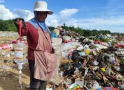 Tumpukan sampah termasuk sampah medis di Tempat Pembuangan Akhir (TPA) Sampah Regional Gorontalo. (Foto: Sarjan Lahay/Hibata.id