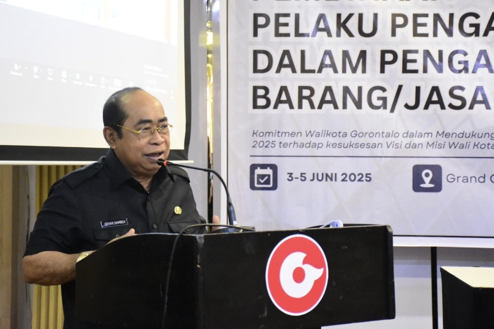 Wali Kota Gorontalo, Adhan Dambea saat membuka acara kegiatan pembinaan bagi para pelaku pengadaan barang dan jasa, Selasa (3/6/2025). (Foto: Humas Pemkot Gorontalo)