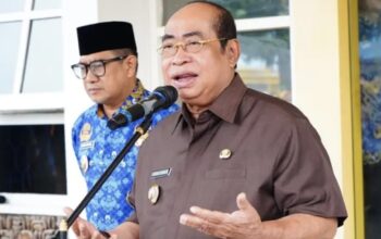 Wali Kota Gorontalo, Adhan Dambea saat memberikan sambutan di apel kerja bersama TPKD, Senin (2/6/2025). (Foto: Humas Pemkot Gorontalo)