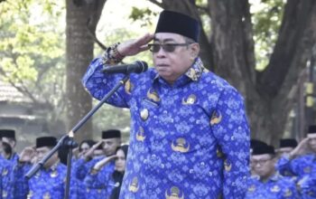 Wali Kota Gorontalo, Adhan Dambea saat menjadi pemimpin dalam Apel Korps Pegawai Republik Indonesia (Korpri) yang digelar pada Selasa, 17 Juni 2025. (Foto: Humas Pemkot Gorontalo)