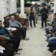 Wali Kota Gorontalo, Adhan Dambea saat bertemu dengan para pekerja dan penyedia material di pernyataan di Rumah Jabatan Wali Kota, Rabu malam, 18 Juni 2025. (Foto: Humas Pemkot Gorontalo)