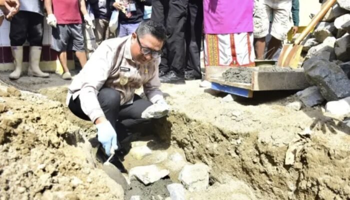 Wawali Indra Gobel Letakkan Batu Pertama Pembangunan Masjid Ar-Rahmaan Talumolo