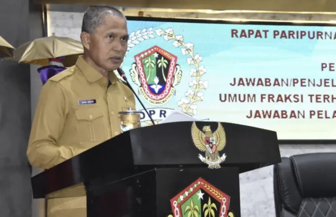 Sekretaris Daerah Kota Gorontalo, Ismail Madjid saat memberikan sambutan di apat paripurna lanjutan DPRD Kota Gorontalo yang digelar pada Senin, 23 Juni 2025. (Foto: Humas Pemkot Gorontalo)