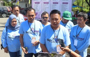 Sekretariat DPRD Provinsi Gorontalo saat melakukan penyembelian 12 ekor sapi di lingkungan DPRD Provinsi Gorongtalo. Minggu, 8 Juni 2025/Hibata.id