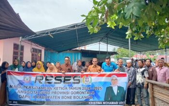 Anggota DPRD Provinsi Gorontalo, Femmy Udoki saat menggelar reses di Desa Pelita Jaya, Kecamatan Bone Raya/Hibata.id