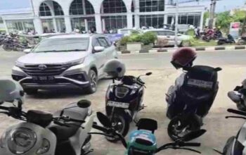 Kondisi kendaraan motor yang terpakir di tempat usaha milik Sylvia Umar.