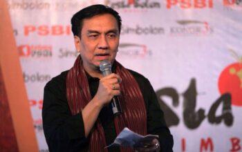 Effendi Simbolon mengapresiasi komitmen pemerintahan Jokowi untuk Sumut dengan selesainya pengerjaan dua jalan tol, Senin (9/10/2017)(KOMPAS.com / Mei Leandha)