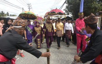 Bupati Bone Bolango, Ismet Mile, menegaskan prosesi adat Mopotilolo. Foto: Humas/Hibata.id
