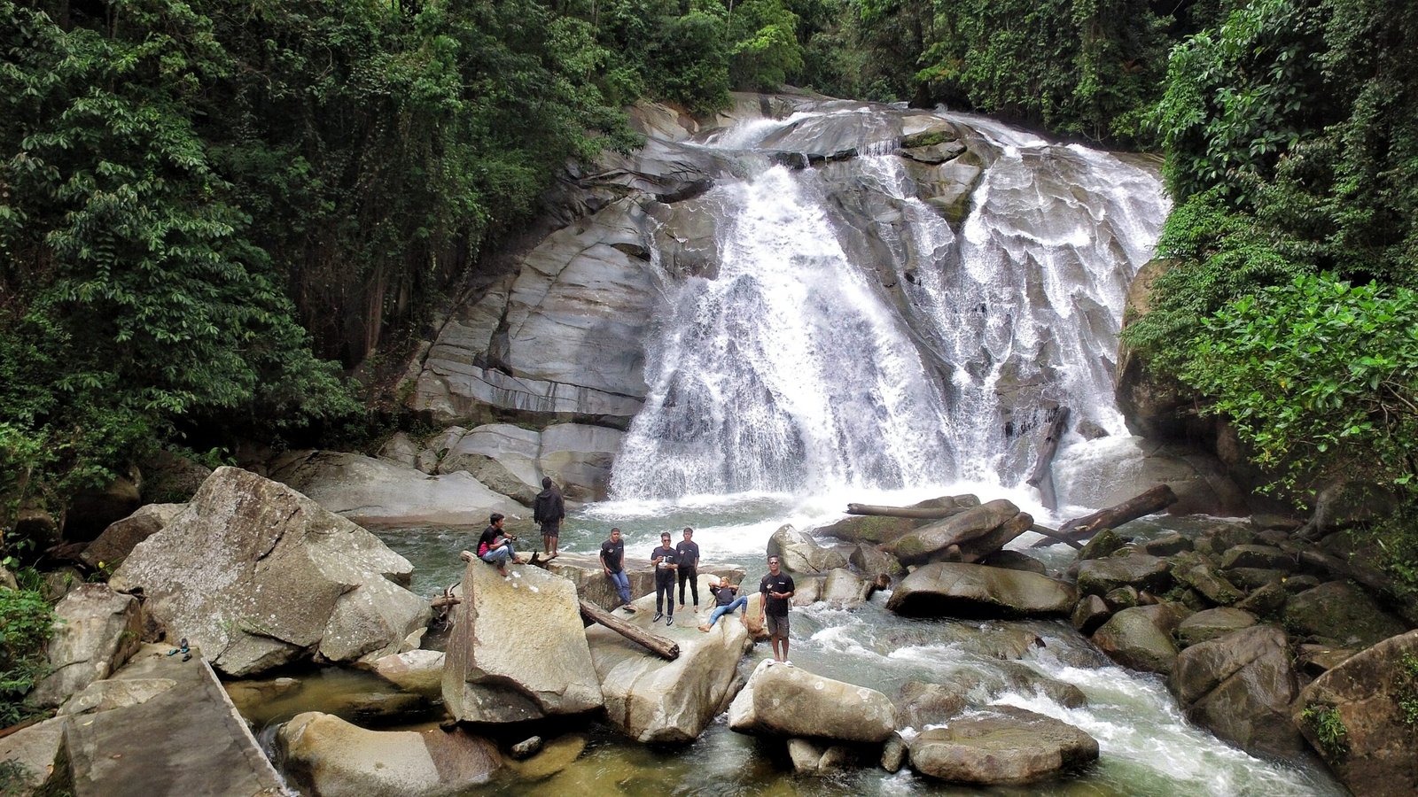 Air Terjun Boroma wajib masuk wishlist kamu! Tersembunyi di Desa Tamaila Utara, Kecamatan Tolangohula, Kabupaten Gorontalo. Foto: Uyan/Hibata.id