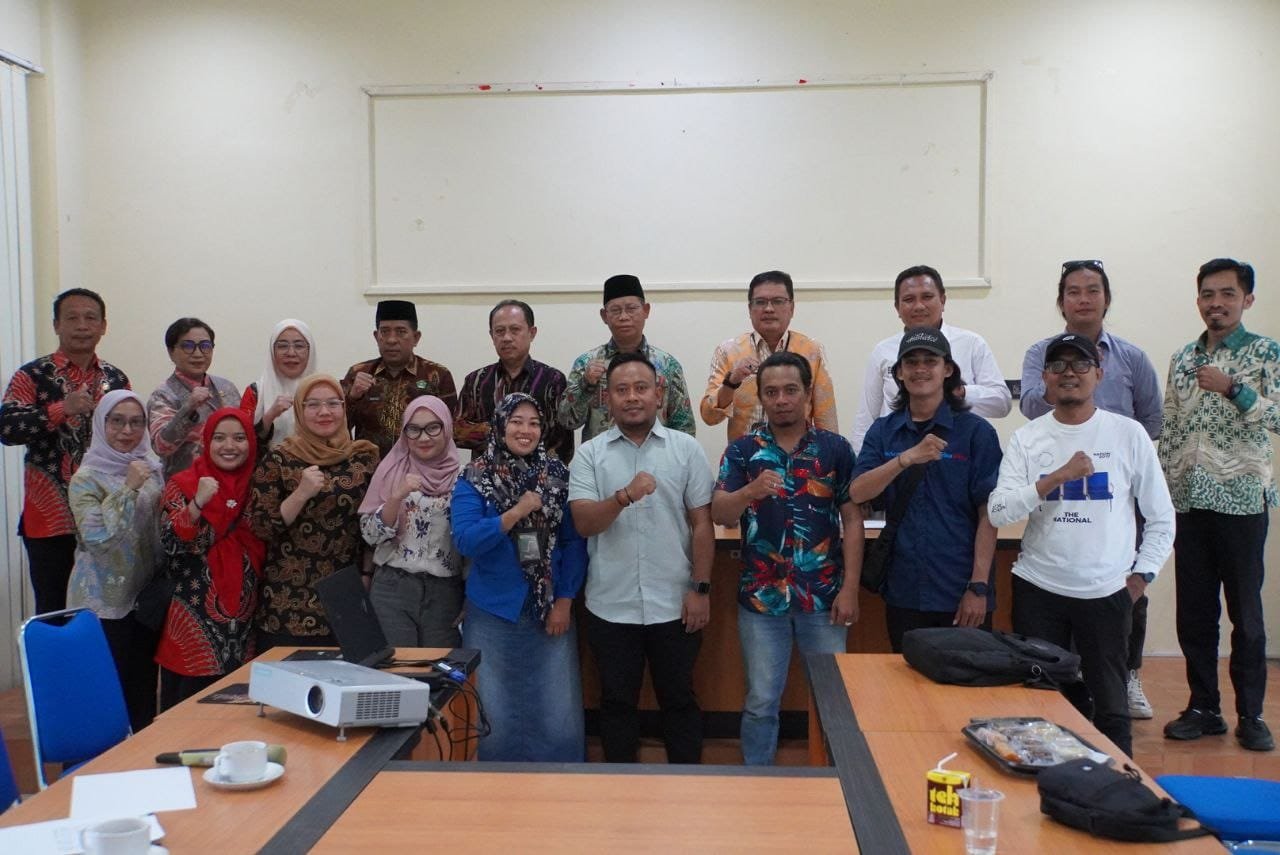 Kepala Kantor Wilayah (Kakanwil) Kementerian Agama Gorontalo Kaswad Sartono bersama media Gorontalo/Hibata.id