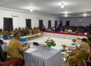 Kepala Dinas Pendidikan dan Kebudayaan (Dikbud) Kabupaten Buton Tengah (Buteng), Abdullah saat mengikuti saat rapat gabungan komisi bersama DPRD Buteng/Hibata.id
