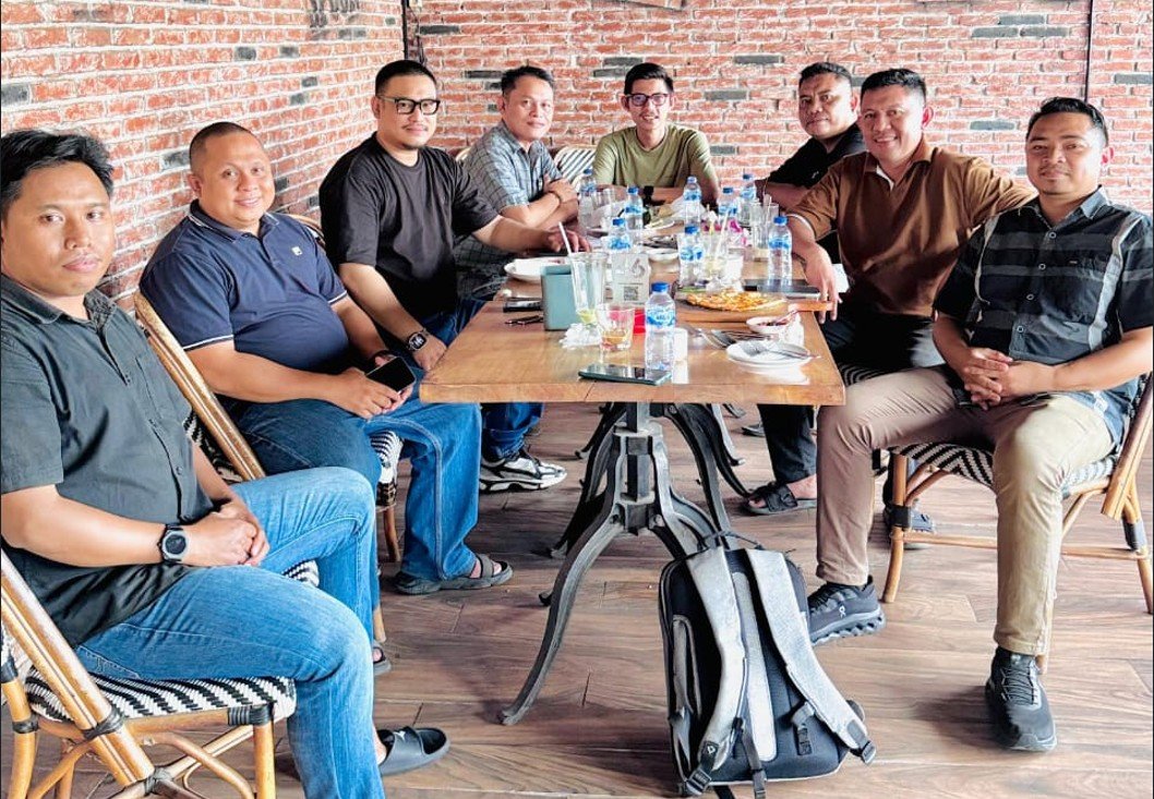 Pertemuan terbatas dengan Ir. Rahmat Libunelo digelar di Cafe and Resto Domestique, Gorontalo, Sabtu (19/7/2025)/Hibata.id