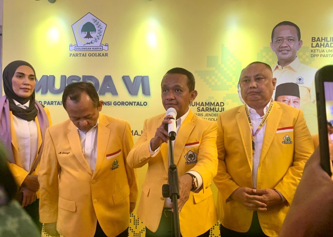 Menteri Energi dan Sumber Daya Mineral Indonesia (ESDM) sekaligus Ketua Umum Partai Golkar saat menghadiri Musyawarah Daerah (Musda) VI Partai Golkar Provinsi Gorontalo. [Foto: Randa/Hibata.id]