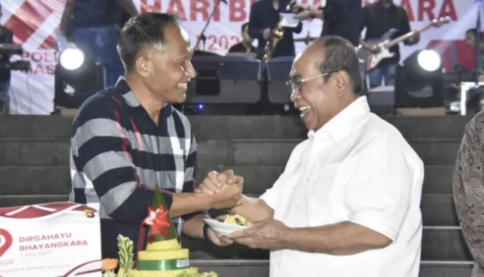 Wali Kota Adhan Dambea Hadiri Upacara dan Resepsi HUT ke-79 Bhayangkara