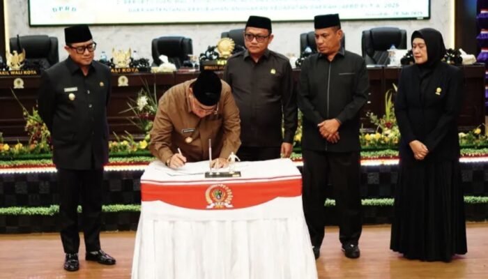 DPRD Kota Gorontalo Sahkan Dua Ranperda Strategis Soal APBD