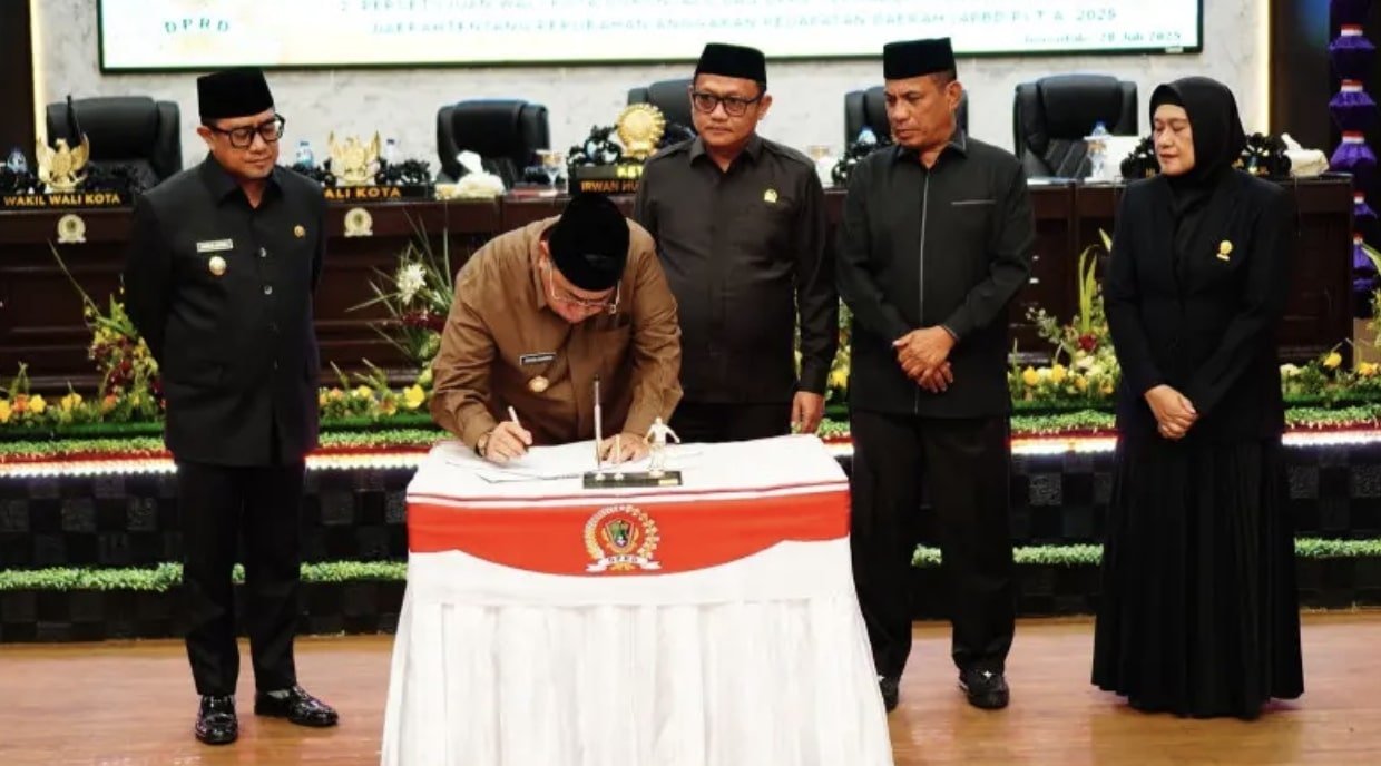 Dewan Perwakilan Rakyat Daerah (DPRD) Kota Gorontalo saat menyetujui dua rancangan peraturan daerah (Ranperda). (Foto: Humas Pemkot Gorontalo)