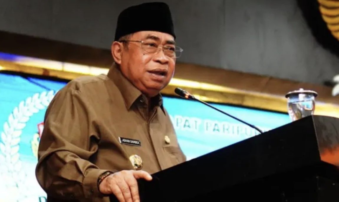 Wali Kota Gorontalo, Adhan Dambea saat memberikan sambutan di paripurna pengesahan dua Ranperda APBD, Senin, 28 Juli 2025. (Foto: Humas Pemkot Gorontalo)