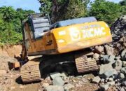 Alat berat yang sempat di segal di PETI Sungai Dopalak. Tetapi, segel yang dipasang Polres Buol kini telah dilepas. (Foto: Hibata.id)