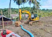 Alat berat yang sempat di segal di PETI Sungai Dopalak. Tetapi, segel yang dipasang Polres Buol kini telah dilepas. (Foto: Hibata.id)