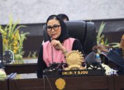 Anggota DPRD Kota Gorontalo, Sherly Djou saat menggelar rapat dengar pendapat (RDP) bersama sejumlah Organisasi Perangkat Daerah (OPD). Foto: Humas/Hibata.id