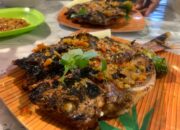 Kuliner ikan bobara merah bakar yang disajikan bersama sambal khas Gorontalo/Hibata.id