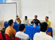 Bupati Buton Tengah (Buteng), Dr. Azhari, menggelar pertemuan bersama seluruh tenaga medis dan pendukung di RSUD Buteng, Kamis (10/7/2025). Foto: Hibata.id