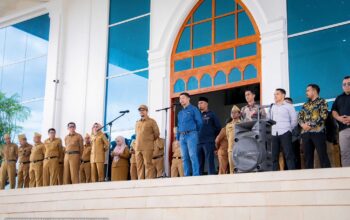 Bupati Buton Tengah menerima mahasiswa KKN USN Kolaka 2025. Mahasiswa diminta jadi agen perubahan/Hibata.id