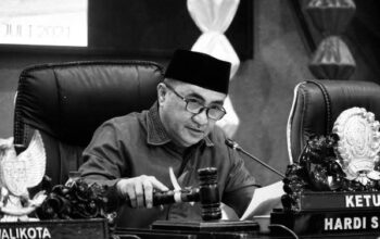 Mendiang mantan Ketua DPRD Kota Gorontalo, Hardi Sidiki saat menjabat