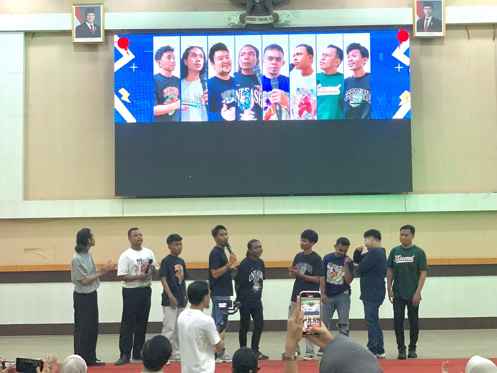 Komunitas Stand Up Indo Gorontalo berhasil menggelar pertunjukan stand up comedy bertajuk Gorontawa 2.0 di Rumah Dinas Wali Kota Gorontalo, Sabtu (19/7/2025). Foto: Randa/Hibata.id