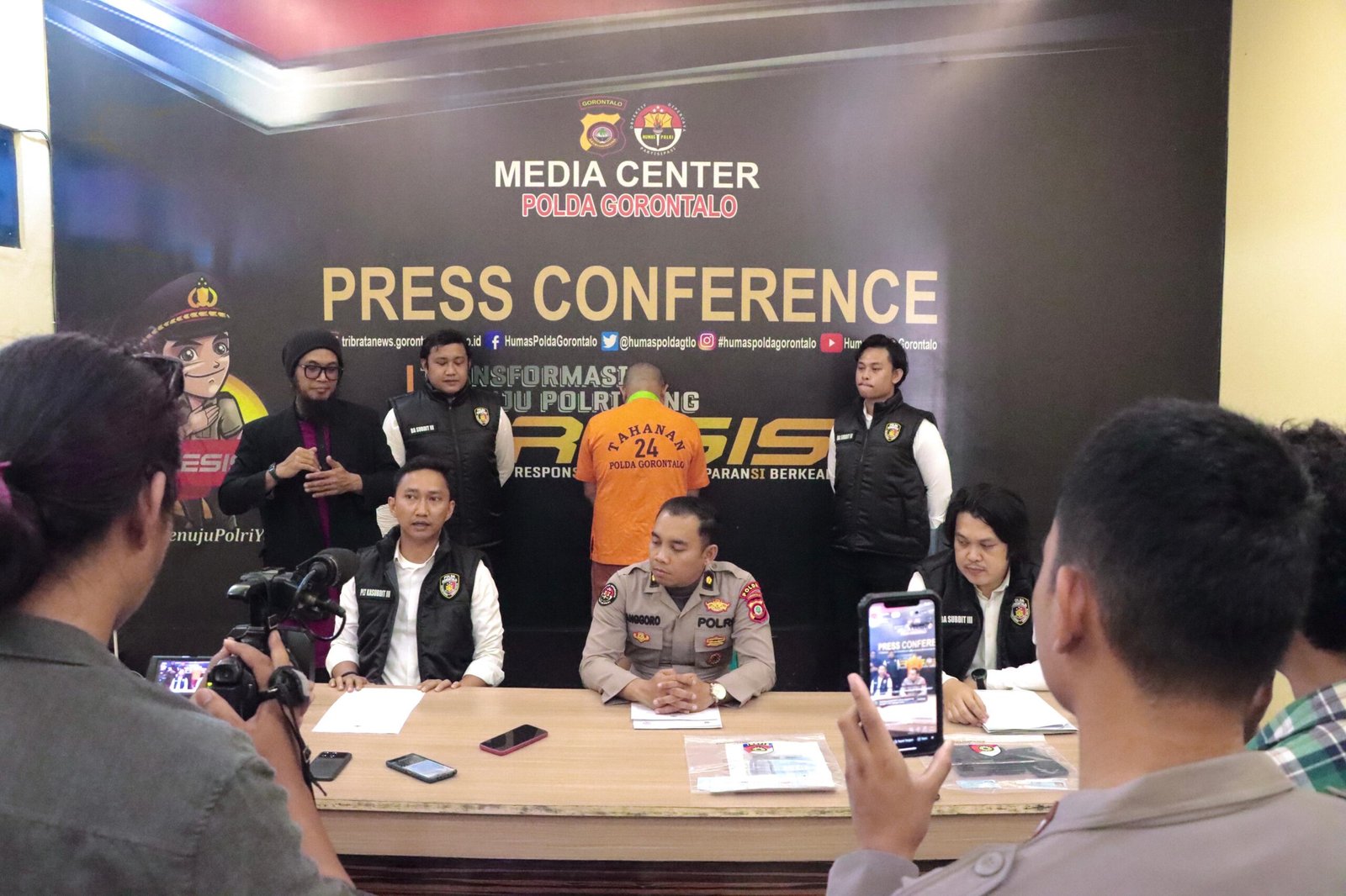 Plh. Kasubdit 3 Jatanras Kompol Guruh Baggus Eddy Suryana, S.I.K., M.H, dalam konferensi pers yang dipimpin oleh Kasubbid PID Polda Gorontalo Kompol Anggoro Condro Wibowo, S.I.K. Foto: Humas/Hibata.id