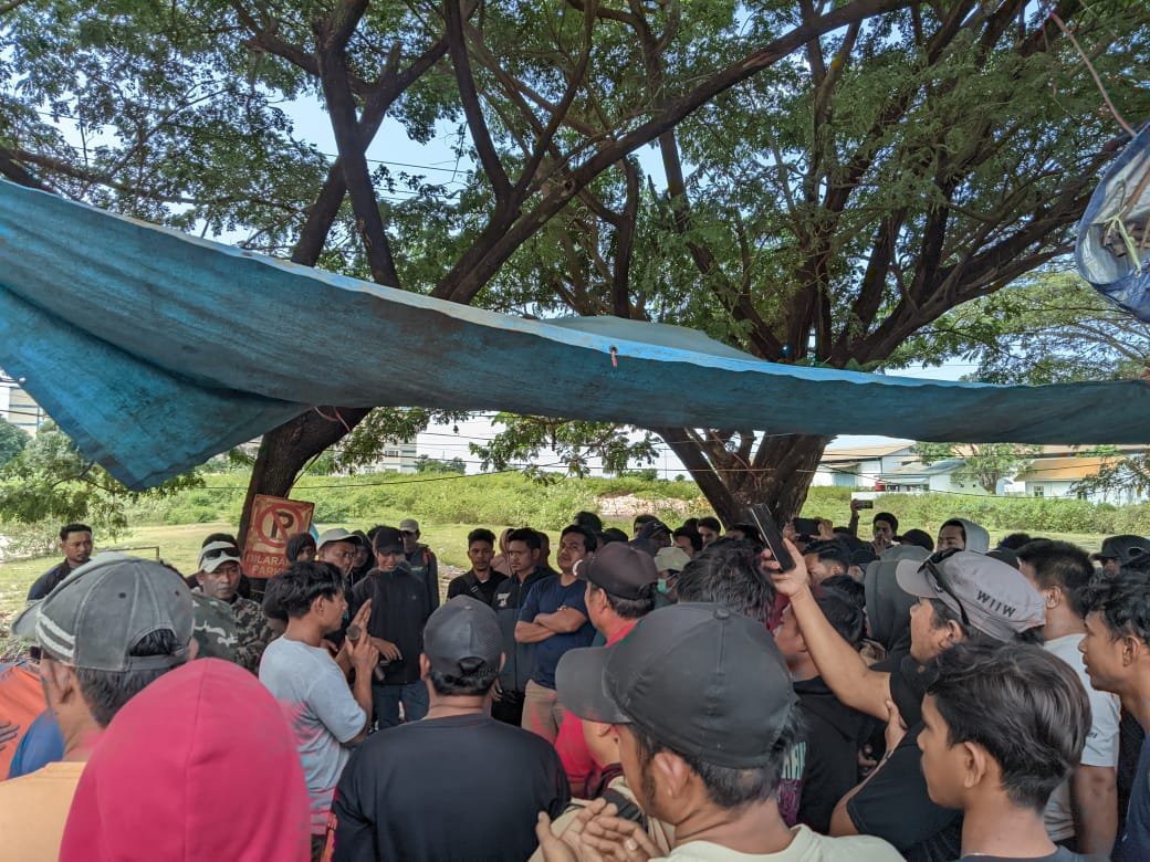 Serikat Buruh Industri Pertambangan dan Energi (SBIPE) saat melakukan aksi unjuk rasa. (Foto: SBIPE)