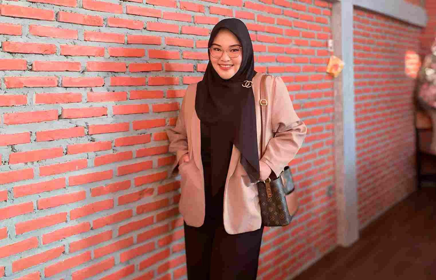 Mega A.D. Mokoginta – Aktivis Perempuan dan Penggiat Sosial.