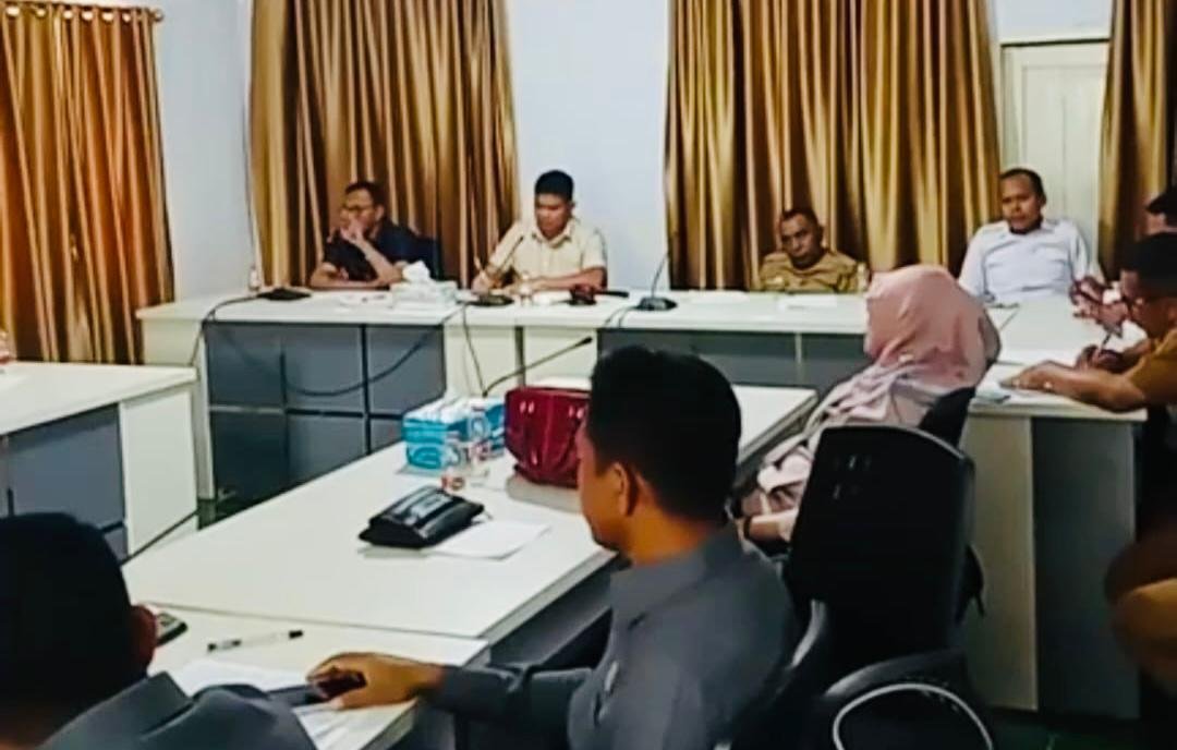 DPRD Buteng saat membentuk Panitia Khusus (Pansus) dan tim bersama Pemerintah Daerah (Pemda) Buteng untuk mengambil alih aset dan menghentikan operasional Perumda Tirta Takawa milik Pemkab Buton di wilayah Buteng. (Foto: Dok. Istw Hibata.id)