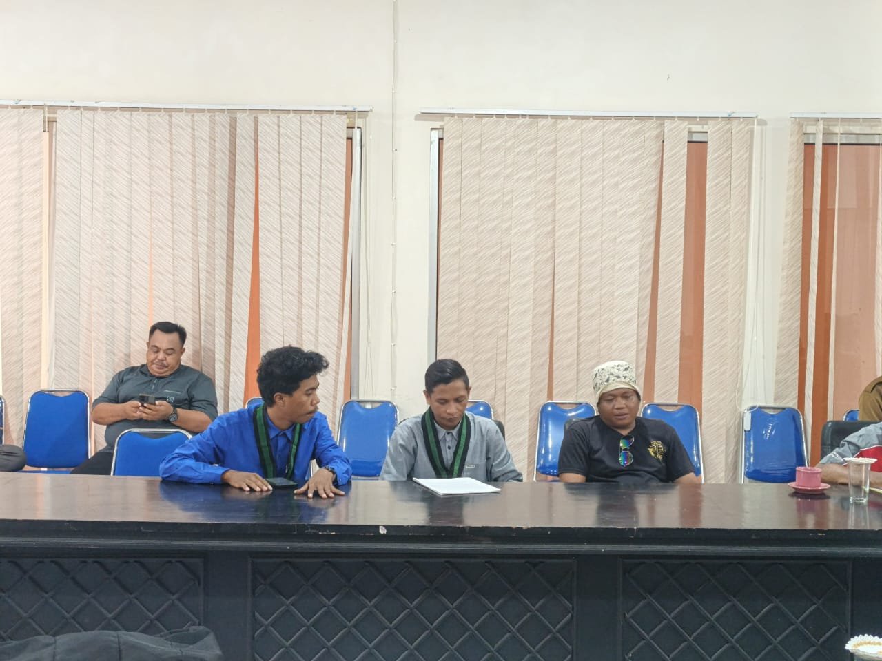 Himpunan Mahasiswa Islam (HMI) cabang Pohuwato saat menghadiri Rapat Dengar Pendapat (RDP) bersama DPRD Kabupaten Pohuwato. (Foto: Dok. Istw Hibata.id)