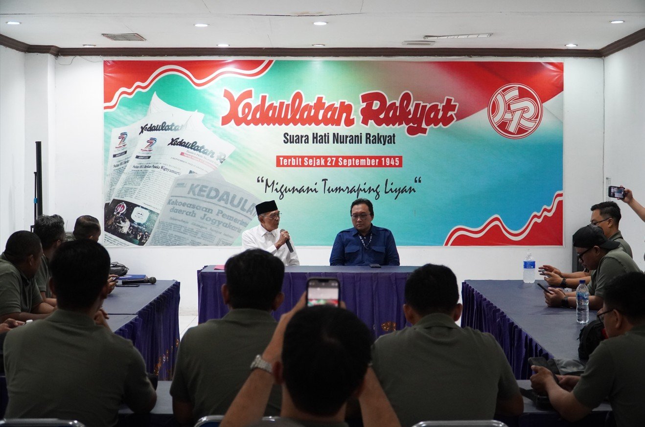 BI dan belasan wartawan asal Gorontalo di Kantor Harian Kedaulatan Rakyat, Jalan Margo Utomo, Yogyakarta, Rabu (13/8/2025)/Hibata.id