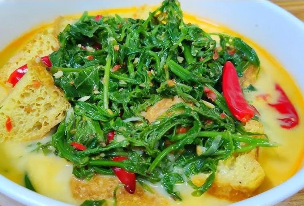 Sayur Pakis Jadi Kuliner Khas Sehat yang Diburu Wisatawan di Gorontalo/Hibata.id