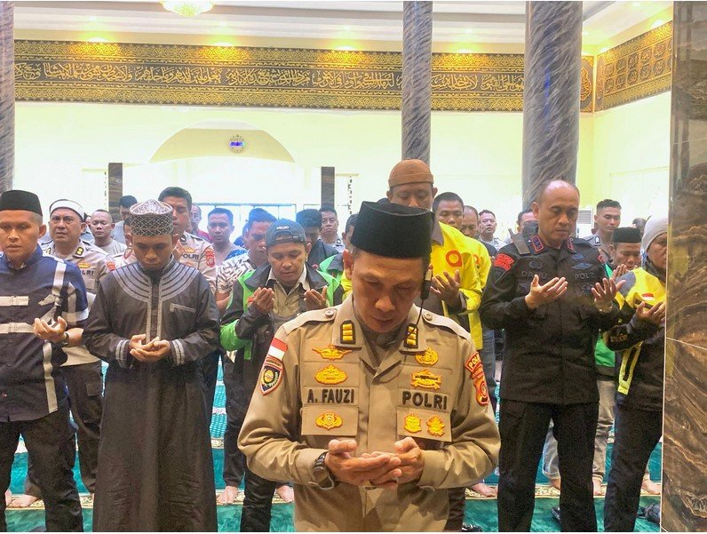 Shalat ghaib bagi almarhum Affan Kurniawan, driver ojek online (ojol)/Hibata.id