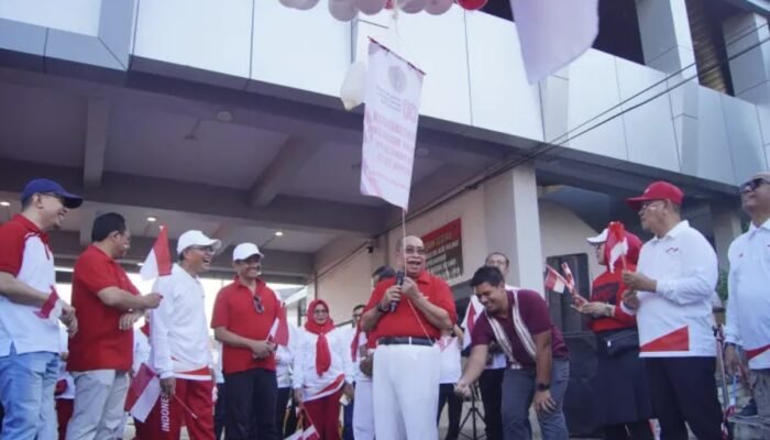 Dua Balon Merah Putih Terbangkan Banner Hadiah TV, Warga yang Menemukan Bisa Bawa Pulang Televisi