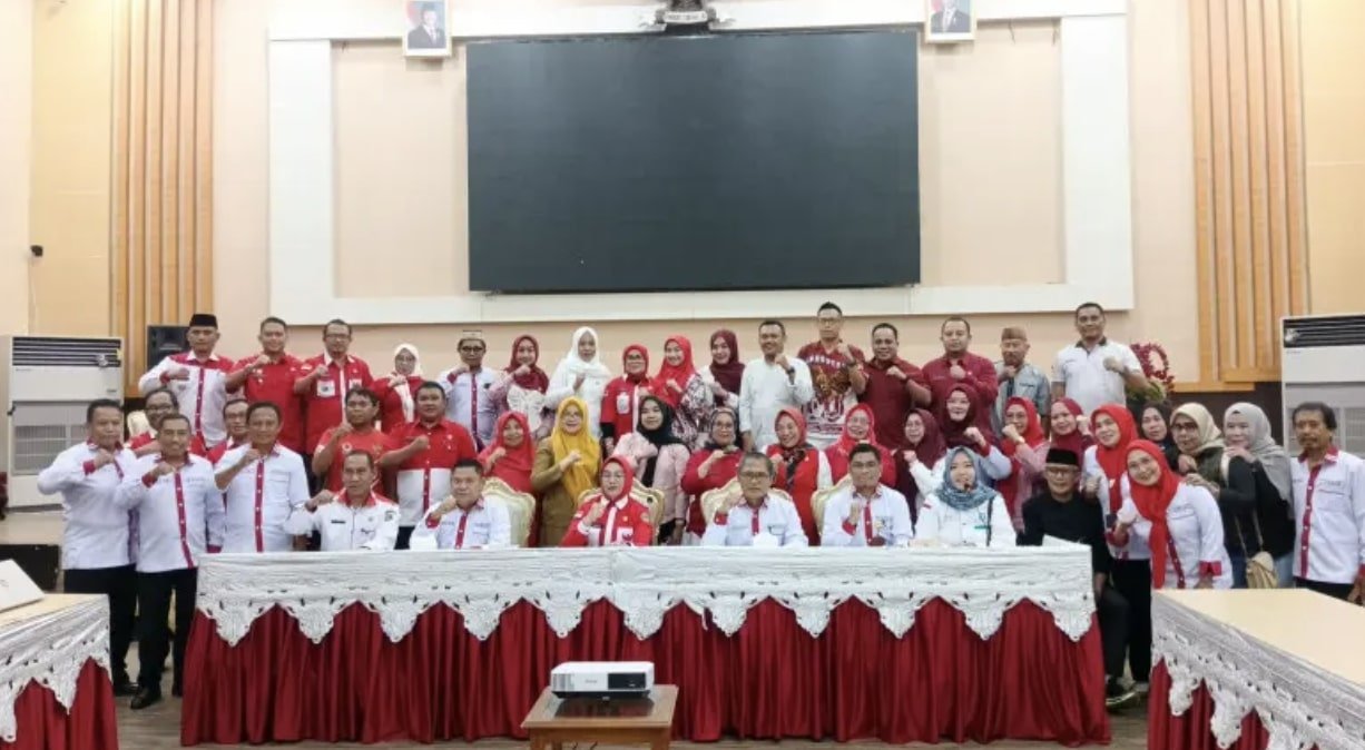 Sekretaris Daerah Kota Gorontalo, Ismail Madjid bersama sejumlah unsur perangkat daerah yang tergabung dalam tim Forum Kota Sehat Kota Gorontalo. (Foto: Humas Pemkot Gorontalo)