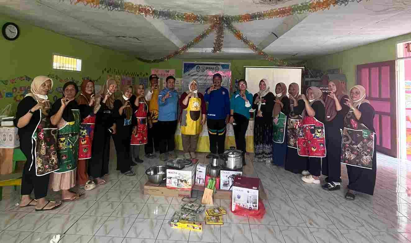 Tim Pengabdian Masyarakat UNIPO Gelar Pelatihan Digitalisasi Usaha Kecil di Desa Lomuli. (Foto: Dok. Istw Hibata.id)