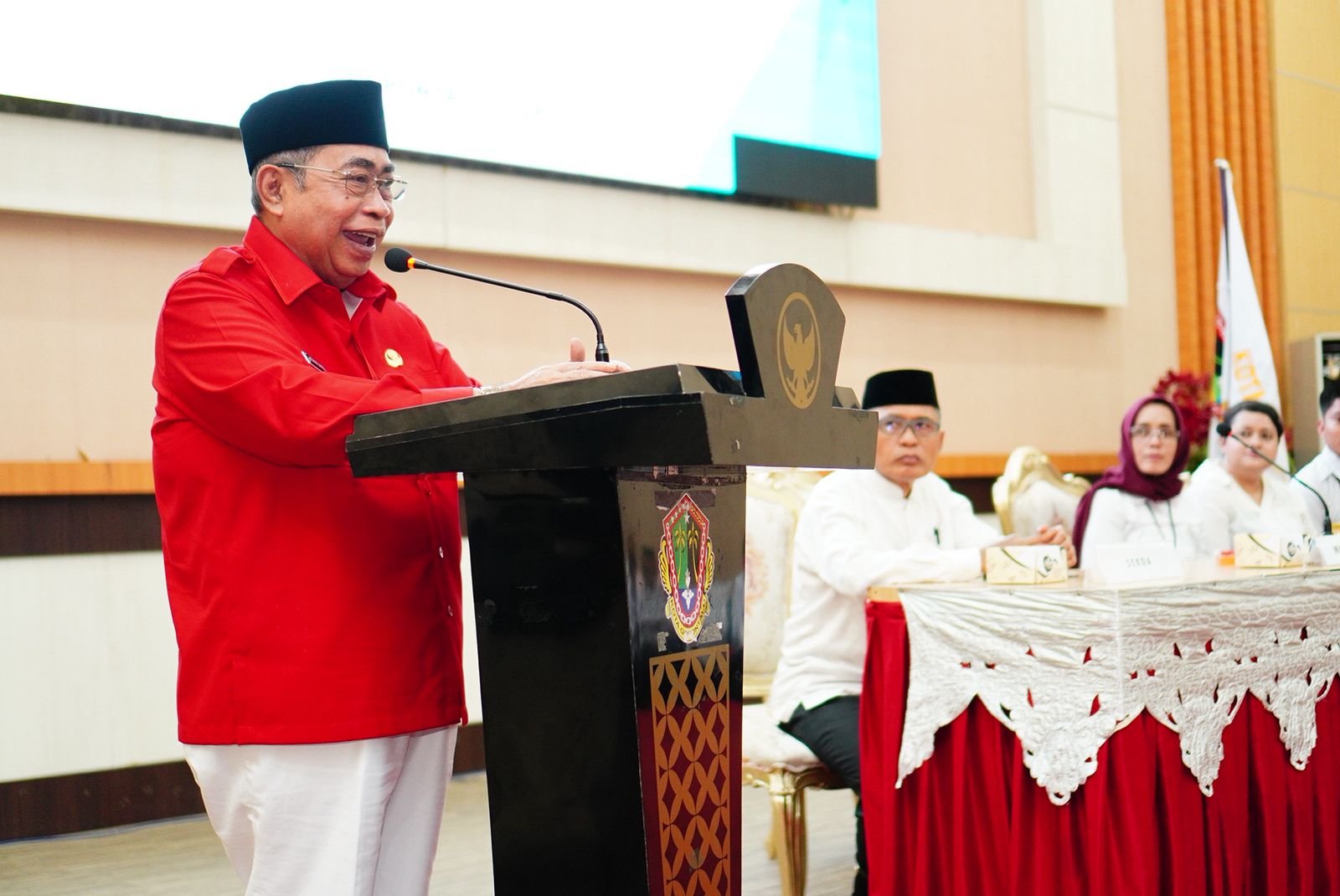 Wali Kota Gorontalo, Adhan Dambea saat memberikan sambutan di acara pengukuhan pengurus Koperasi Merah Putih (KMP) di Bandhayo Lo Yiladia, Rabu, 13 Agustus 2025. (Foto: Humas Pemkot Gorontalo)