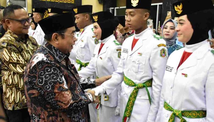 Adhan Dambea Kukuhkan 40 Anggota Paskibraka Kota Gorontalo