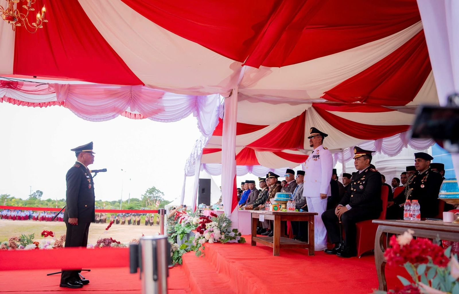 Bupati Buton Tengah, Dr. H. Azhari, S.STP., M.Si, bertindak sebagai inspektur upacara/Hibata.id