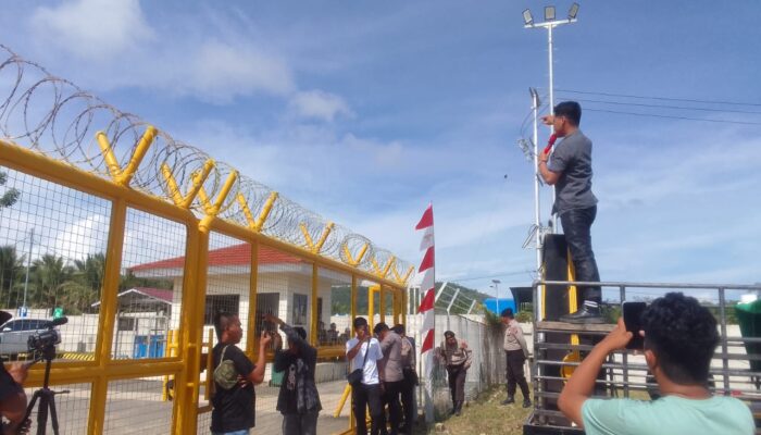 RADO Gempur Kantor Pani Gold Project: “Ini Tanah Leluhur Kami, Bukan Barang Dagangan!”