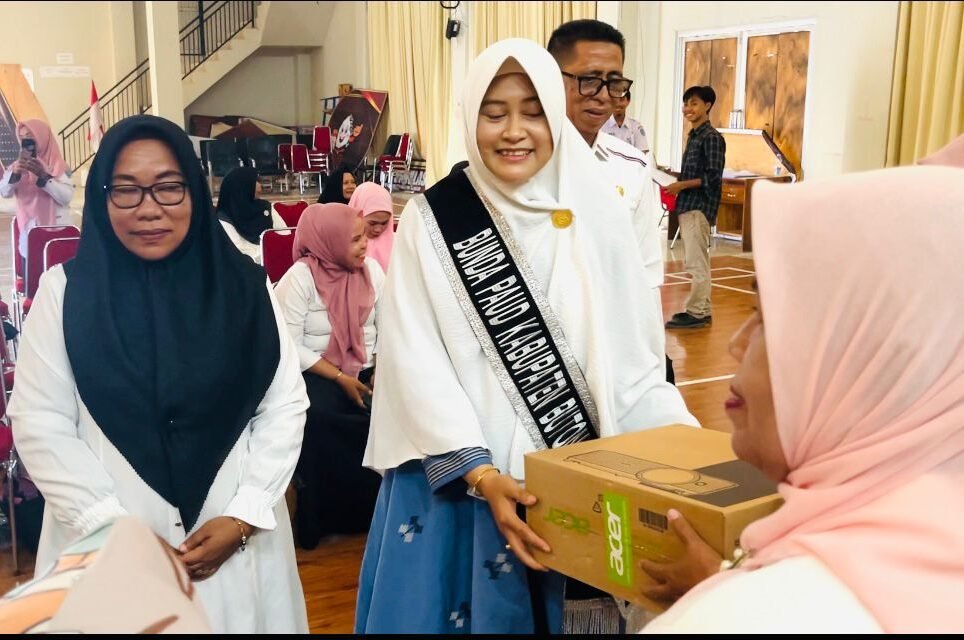 34 TK Negeri di Buton Tengah Terima Laptop dan Proyektor untuk Tingkatkan Mutu Pendidikan/Hibata.id