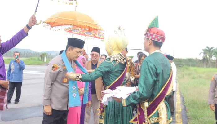 Tiba di Gorontalo, Irjen Pol Widodo Resmi Disambut Prosesi Mopotilolo