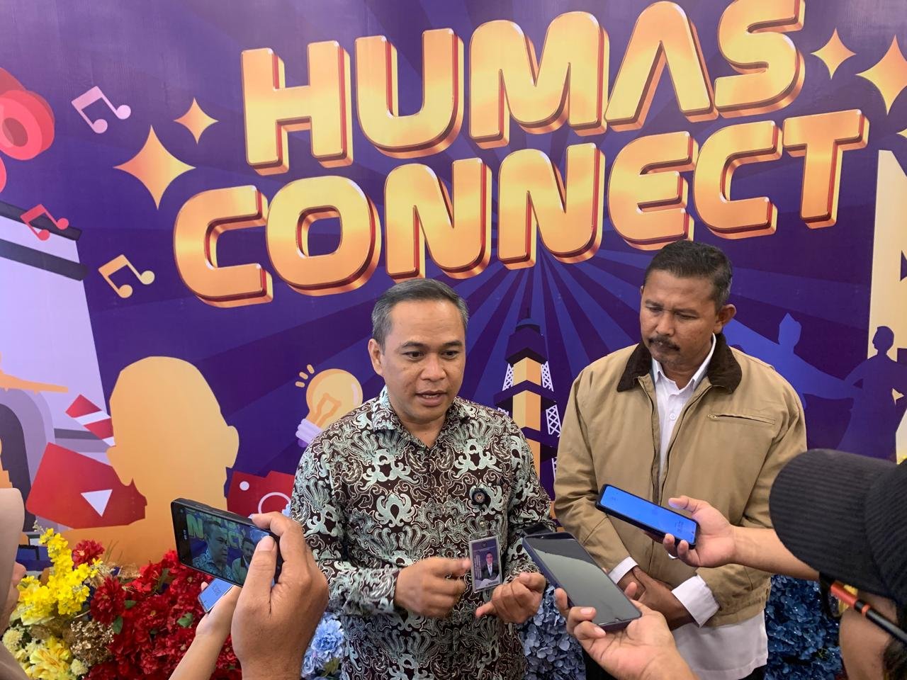 Kepala Kantor Wilayah Direktorat Jenderal Imigrasi Gorontalo, Agung Sampurno saat memberikan keterangan/Hibata.id