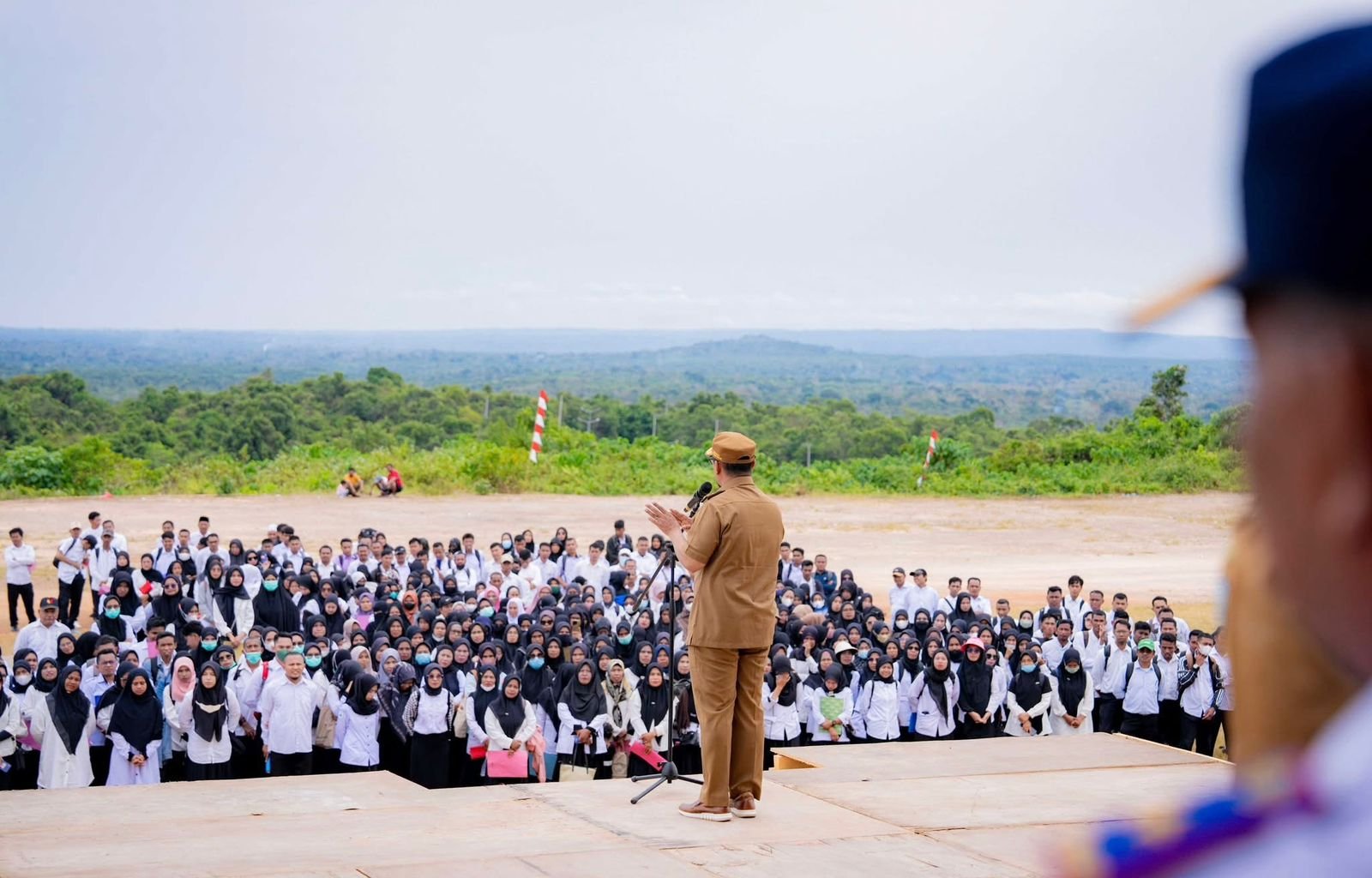 Bupati Buton Tengah, Dr. H. Azhari, S.STP., M.Si., menegaskan perlunya perubahan pola pikir di kalangan pegawai Non-ASN/Hibata.id