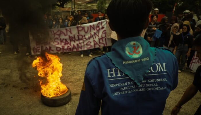 Demo HIMAKOM UNG: Tuntut Stop Pungli, Ketua Jurusan Jadi Sasaran