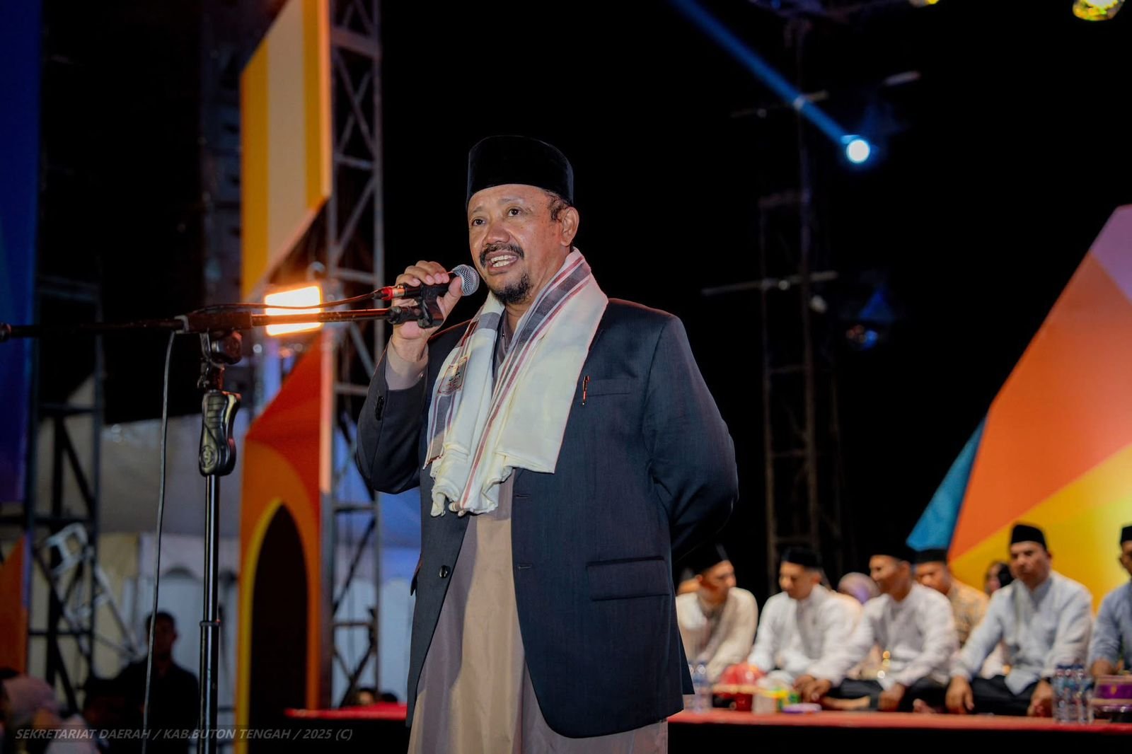 Dr Azhari, Bupati Buton Tengah/Hibata.id